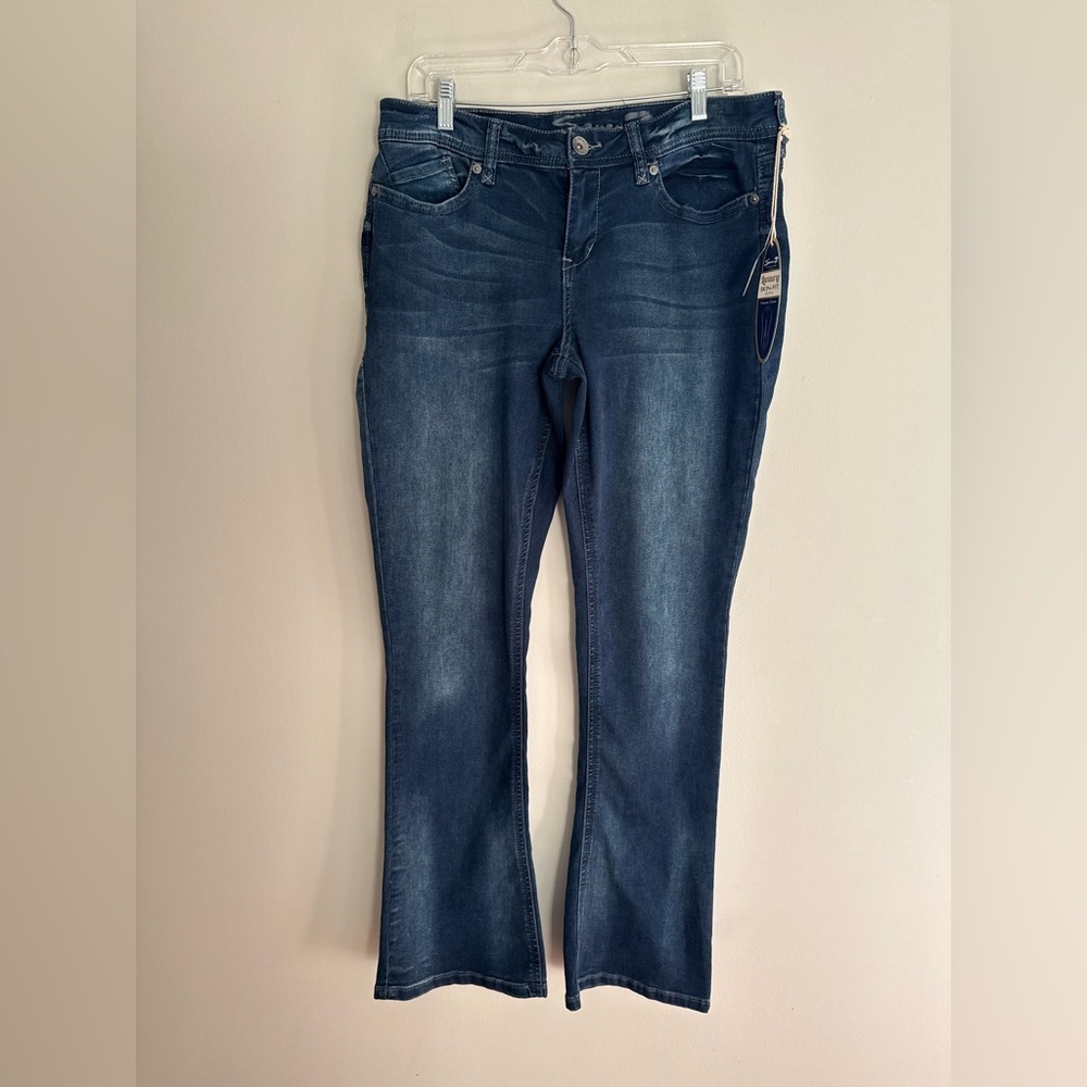 Seven 7 NWT Rockstar slim bootleg jeans BLUE size 12.
34x31”